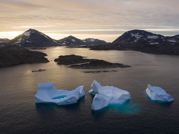 Le début de la saison de la fonte des glaces au Groenland -défini comme le moment où celle-ci s'étend sur au moins 5% de la calotte glaciaire- a été enregistré le 13 mai (archives). © KEYSTONE/AP/Felipe Dana