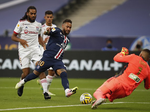 Paris et Neymar ont longtemps buté sur le Lyon de Jason Denayer et Anthony Lopes. © KEYSTONE/AP/Francois Mori