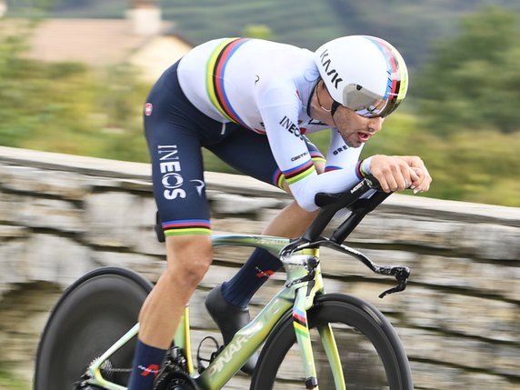 Filippo Ganna éclate sur la route du Giro. © KEYSTONE/AP/Fabio Ferrari