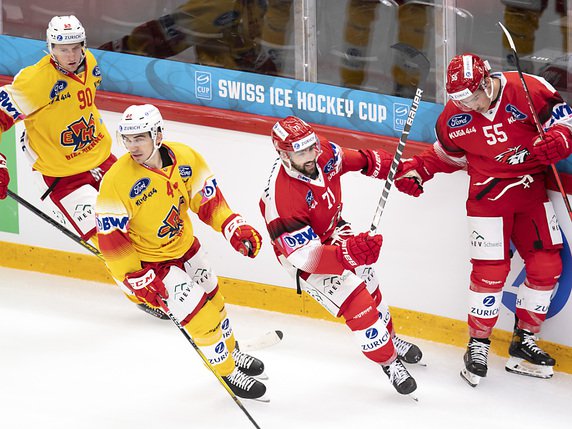 Quel avenir pour le hockey suisse en ces temps de crise sanitaire? © KEYSTONE/LAURENT GILLIERON