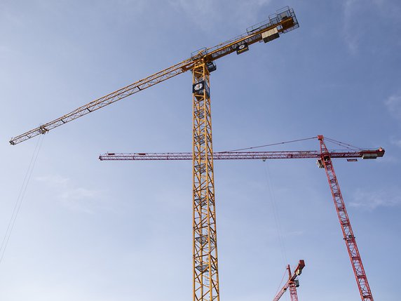 Le groupe de construction Implenia supprimera dans l'immédiat 250 postes en Suisse (archives). © KEYSTONE/PETER KLAUNZER