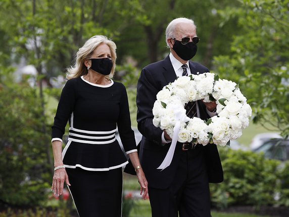 Joe Biden et son épouse lors de leur sortie © KEYSTONE/AP/Patrick Semansky