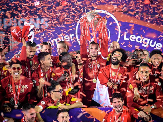 Les joueurs de Liverpool lors de la remise du trophée de champion © KEYSTONE/EPA/Laurence Griffiths/NMC/Pool