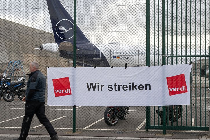 Lufthansa et le syndicat Verdi ont annoncé être parvenus à un accord, écartant la menace de grèves pendant les vacances de Pâques (archives). © KEYSTONE/DPA/BORIS ROESSLER